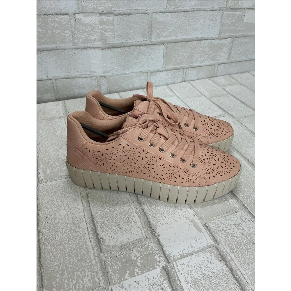 Blush Reta Easy Spirit Sneakers Shoes Size 8.5 In New Condition With Out Box